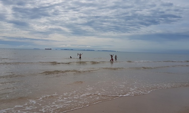 Aktivitas Menarik di Pantai Melur