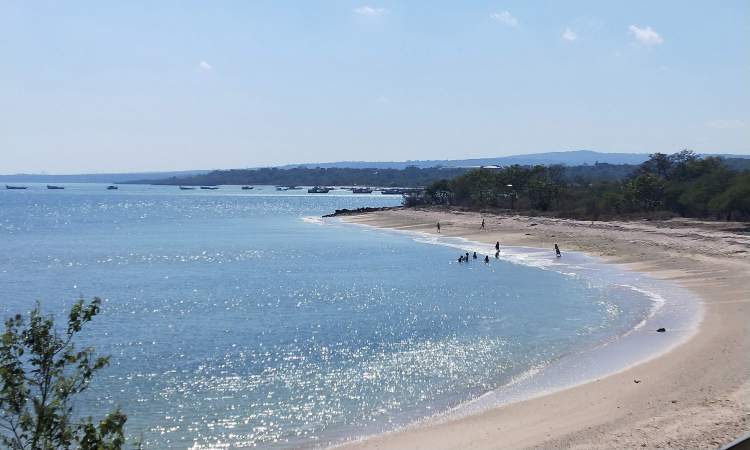 Aktivitas Menarik di Pantai Tablolong