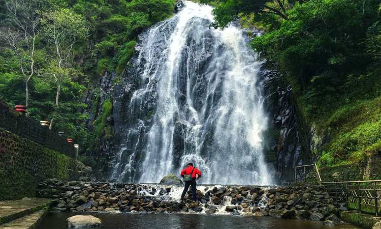 Aktivitas di Air Terjun Efrata