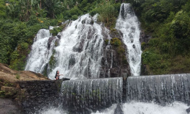 Aktivitas di Air Terjun Tirta Buana