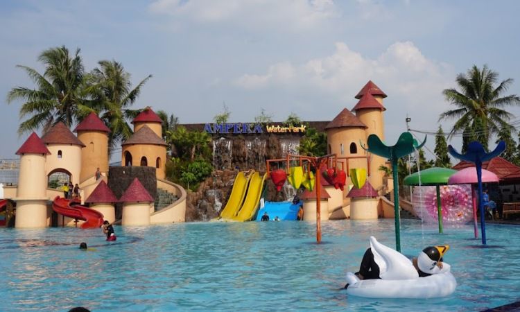 Aktivitas di Ampera Waterpark