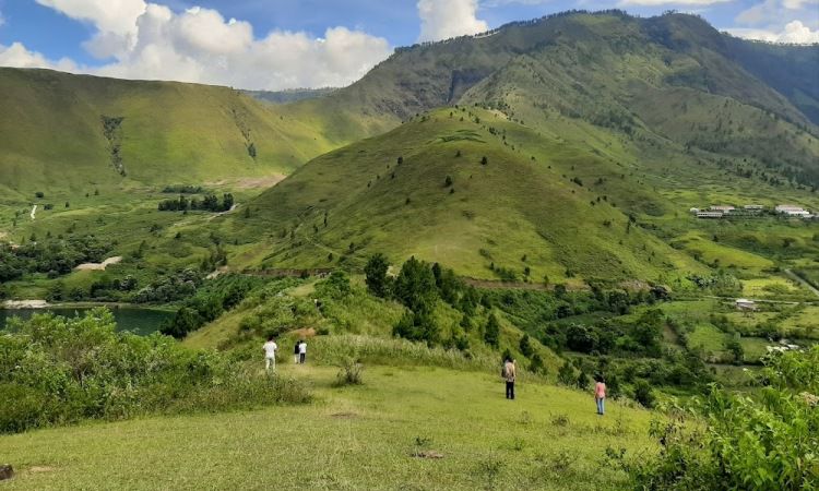 Aktivitas di Bukit Holbung
