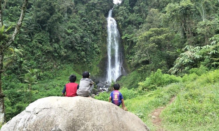 Aktivitas di Curug Cisarua