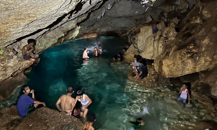 Aktivitas di Gua Kristal
