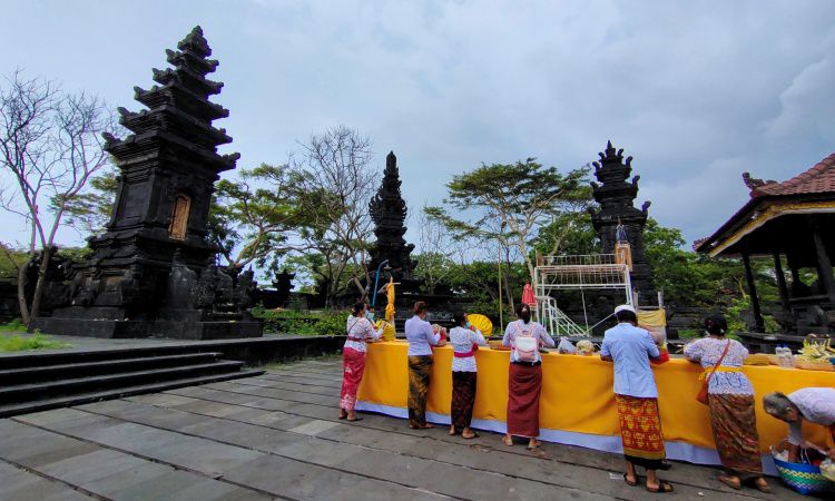 Aktivitas di Pura Segara Rupek
