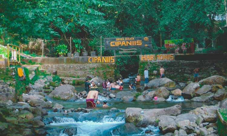 Aktivitas di Wisata Cipaniis