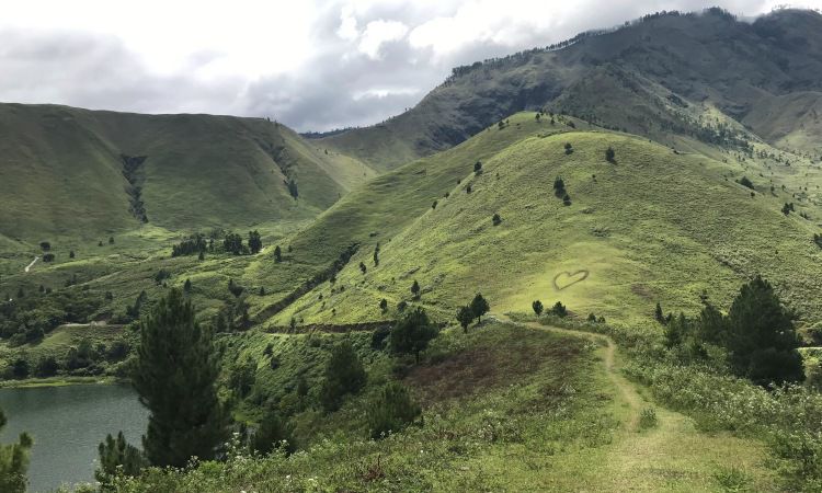 Alamat Bukit Holbung