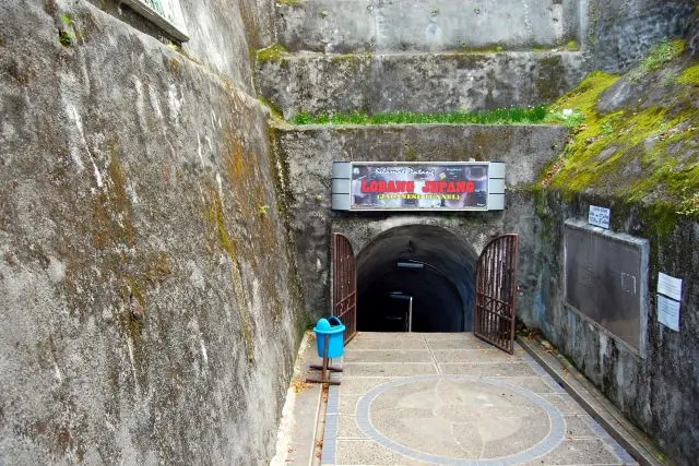 Alamat lubang Jepang