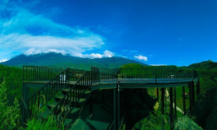 Bukit Candi Lawang Saketeng, Objek Wisata Alam Hits di Majalengka