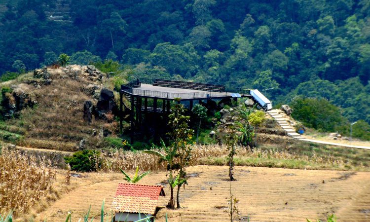 Daya Tarik Dimiliki Bukit candi Lawang