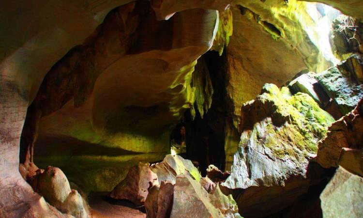 Daya Tarik Dimiliki Goa Batu Kapal