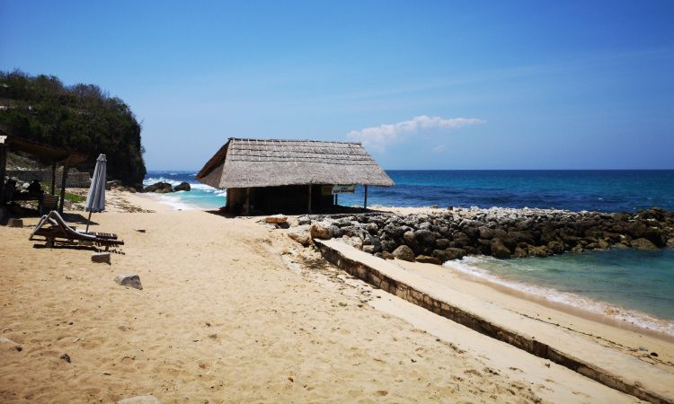 Fasilitas Pantai Sawangan