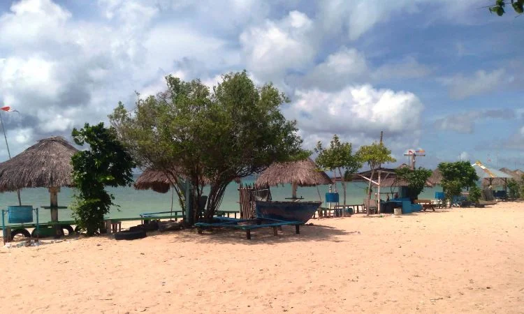 Fasilitas Pantai Tablolong