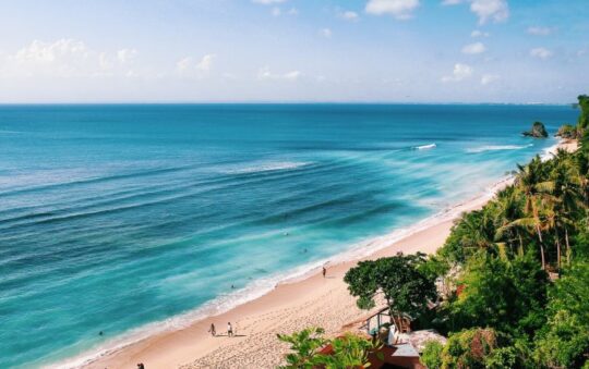 Pantai Thomas Uluwatu, Pantai Favorit Para Pecinta Surfing di Bali