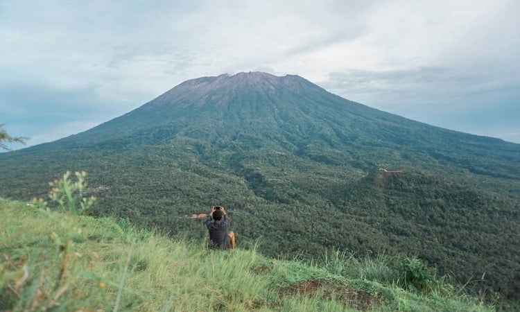 Aktivitas Bukit Cemara Karangasem