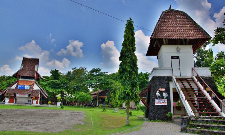 Aktivitas Dilakukan di Pasar Seni Gabusan