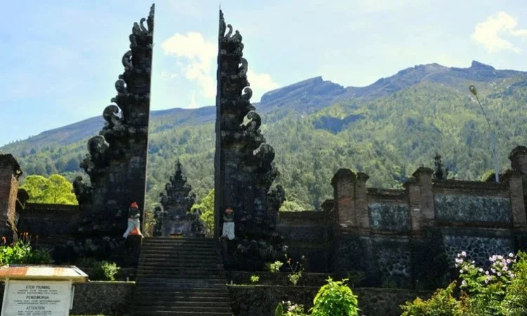 Aktivitas Dilakukan di Pura Pasar Agung