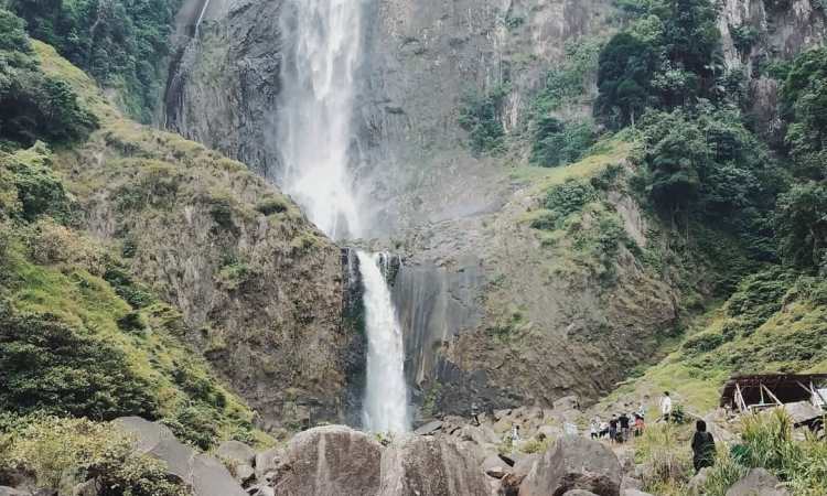 Aktivitas Dimiliki Air Terjun Ponot