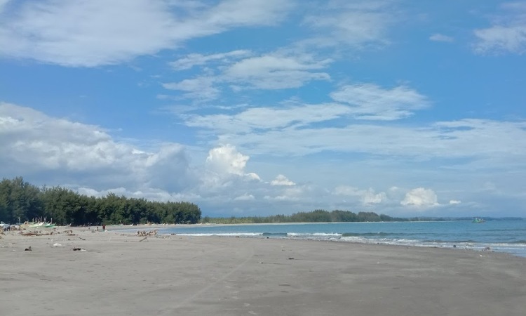 Aktivitas Menarik di Pantai Tiku