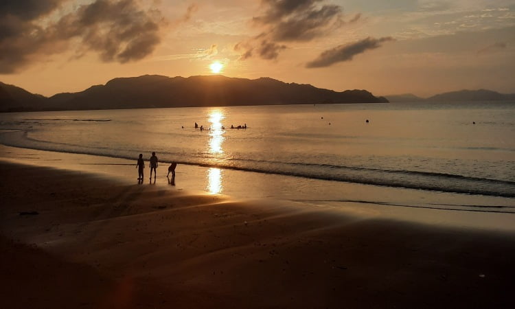 Aktivitas Menarik di Pantai Ulee Lheue