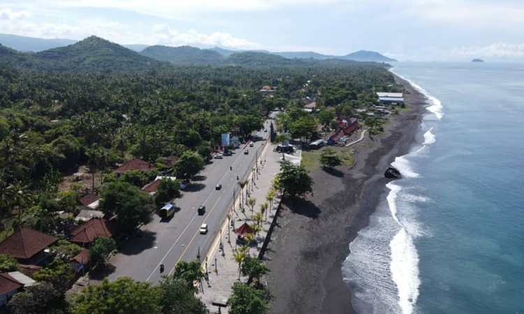 Aktivitas Menarik di Pantai Wates Yeh Malet