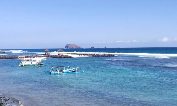 Aktivitas Pantai Candidasa Karangasem