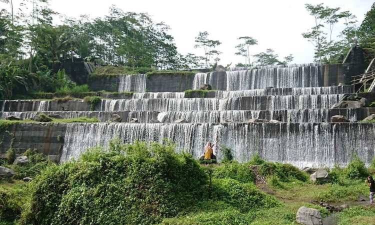 Aktivitas di Grojogan Watu Purbo