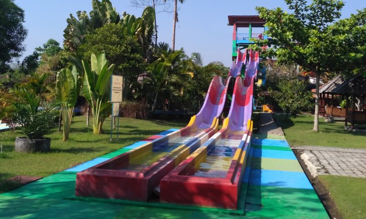 Daya Tarik Dimiliki Grand Puri Water Park