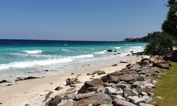 Daya Tarik Dimiliki Pantai Sumur Tiga