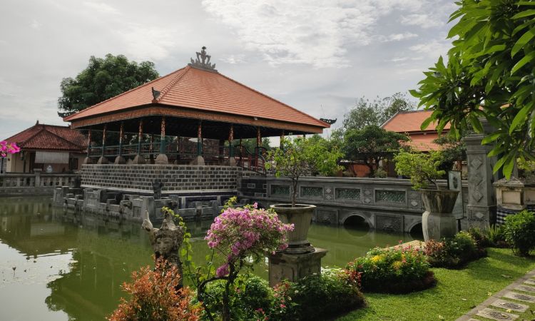 Daya Tarik Dimiliki Puri Agung Karangasem