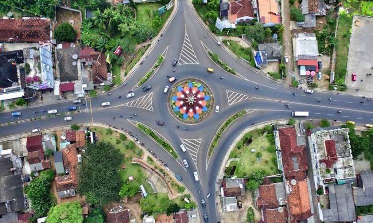 Daya Tarik Tugu Payan Mas