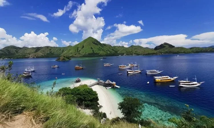 Fasilitas Pantai Waecicu Labuan Bajo