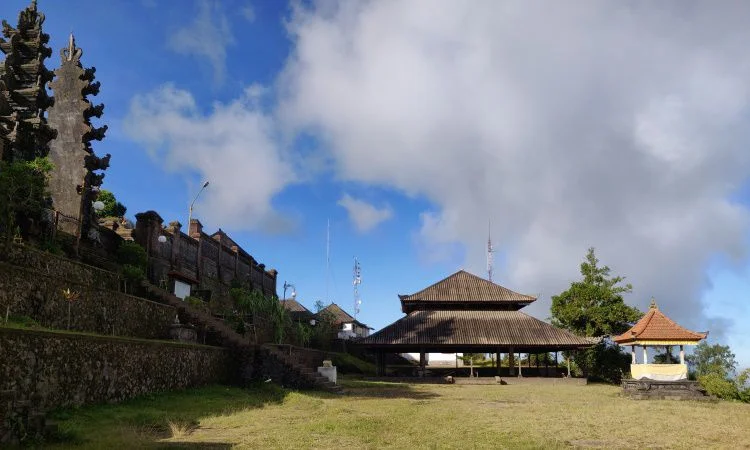 Fasilitas di Pura Pasar Agung