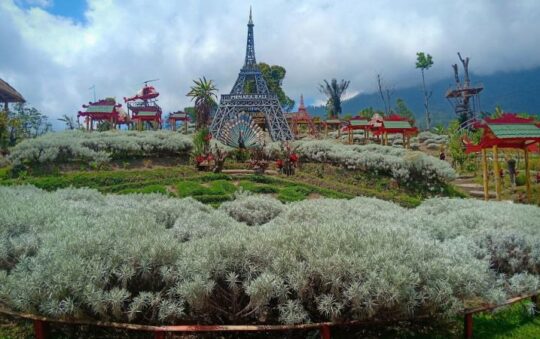 Taman Sari Bali, Spot Foto Keren Berlatar Taman Bunga Cantik