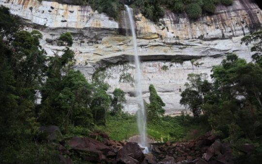 Air Terjun Batang Kapas, Air Terjun Cantik yang Dikelilingi Bebatuan Eksotis di Kampar
