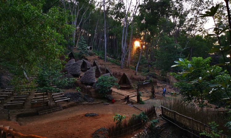 Aktivitas Menarik Rumah Hobbit Songgo Langit