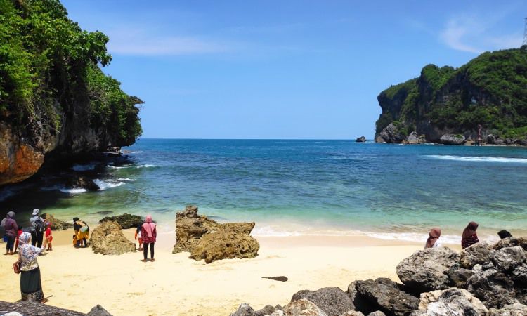 Aktivitas Pantai Sadeng Gunung Kidul