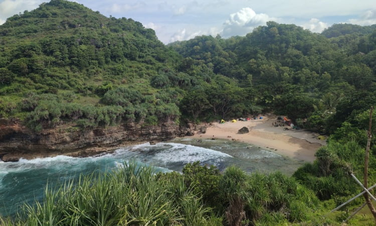 Aktivitas di Pantai Ngetun