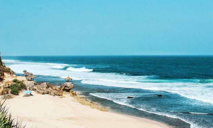 Alamat Pantai Watu Lawang