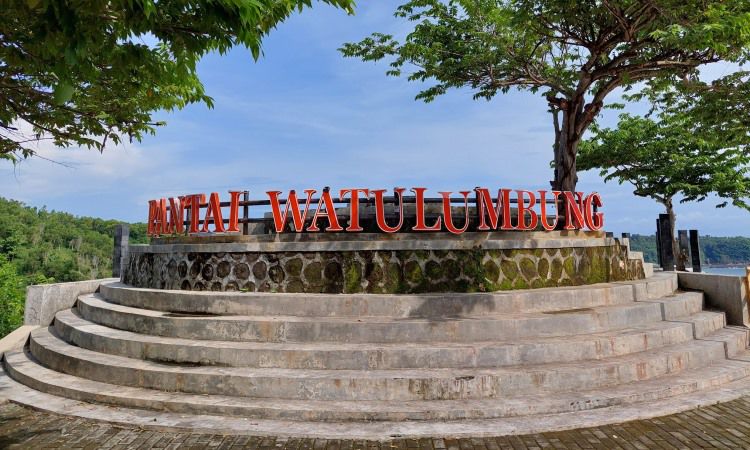 Alamat Pantai Watu Lumbung Gunung Kidul