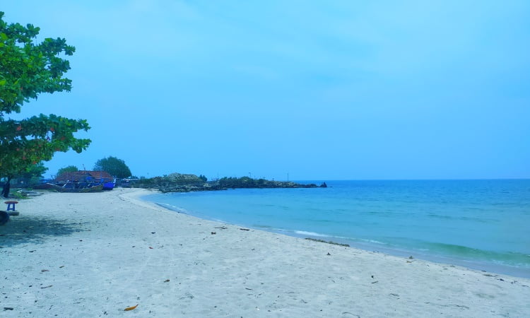 Daya Tarik Dimiliki Pantai Empu Rancak
