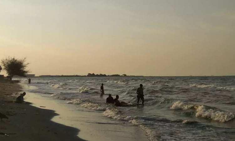 Daya Tarik Dimiliki Pantai Ngebum