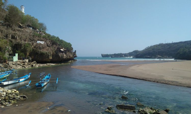 Daya Tarik Dmiliki Pantai Baron