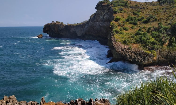 Daya Tarik Pantai Ngaden