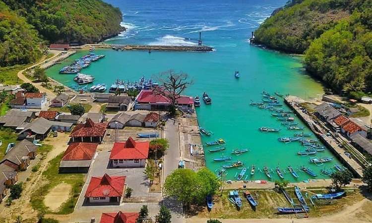 Daya Tarik Pantai Sadeng Gunung Kidul