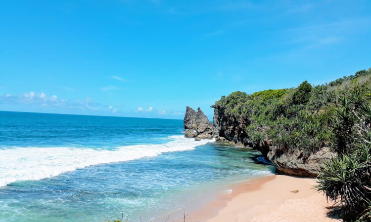 Daya Tarik Pantai Widodaren