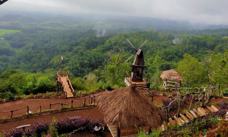 Daya Tarik Rumah Hobbit Songgo Langit