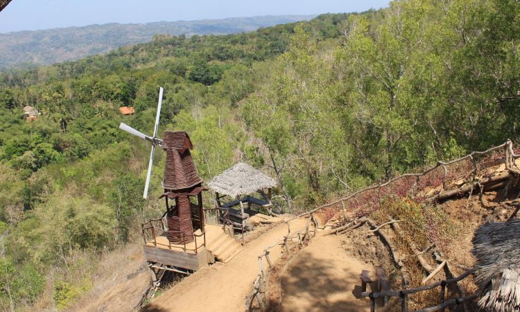 Daya Tarik di Rumah Hobbit Songgo Langit