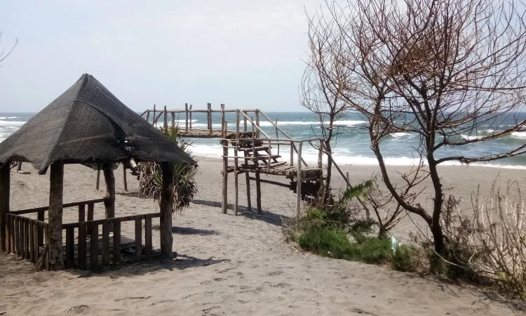 Fasilitas Pantai Cemara