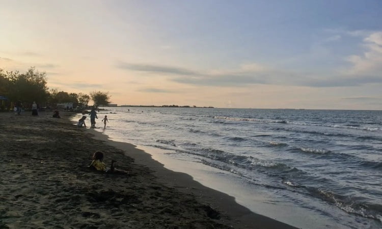 Harga Tiket Masuk Pantai Ngebum